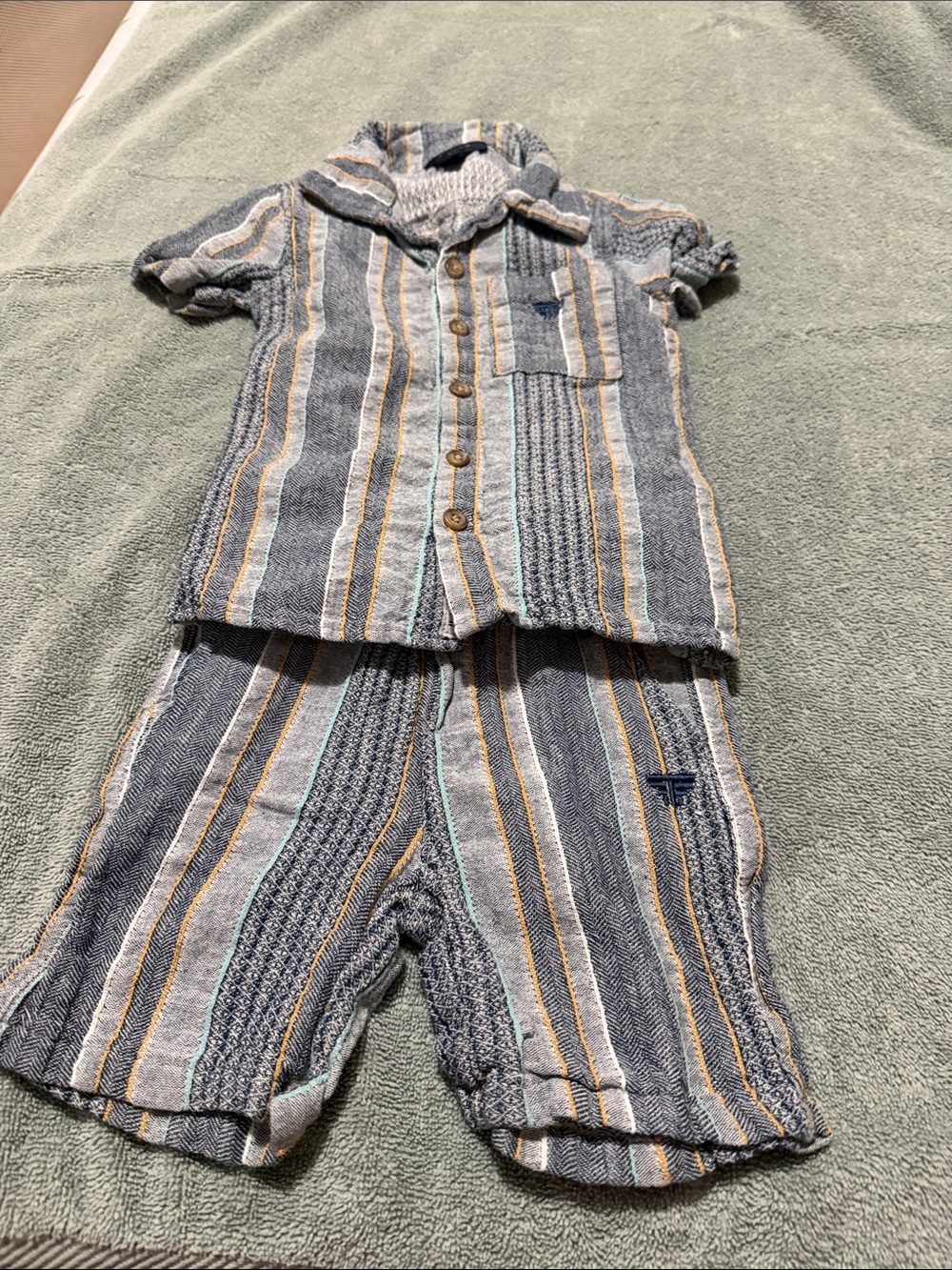 Tahari Gray Striped Short-Sleeve Button-Down Shirt
